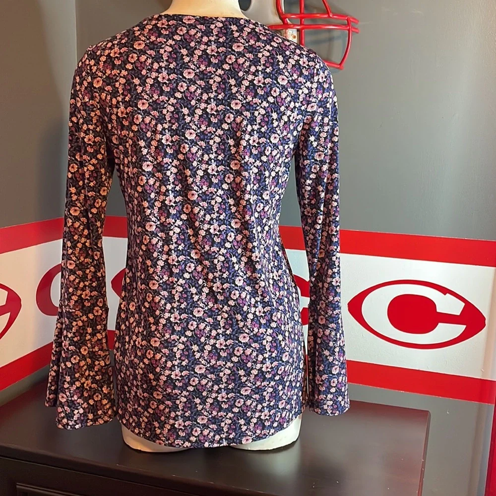 🎉NWOT! Motherhood Maternity Purple Floral Top! - Picture 2 of 3